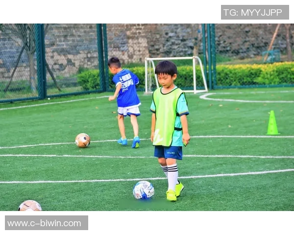 大连室内足球馆全新开放体验多元化足球活动尽享运动乐趣 大连室内足球馆全新开放体验多元化足球活动尽享运动乐趣